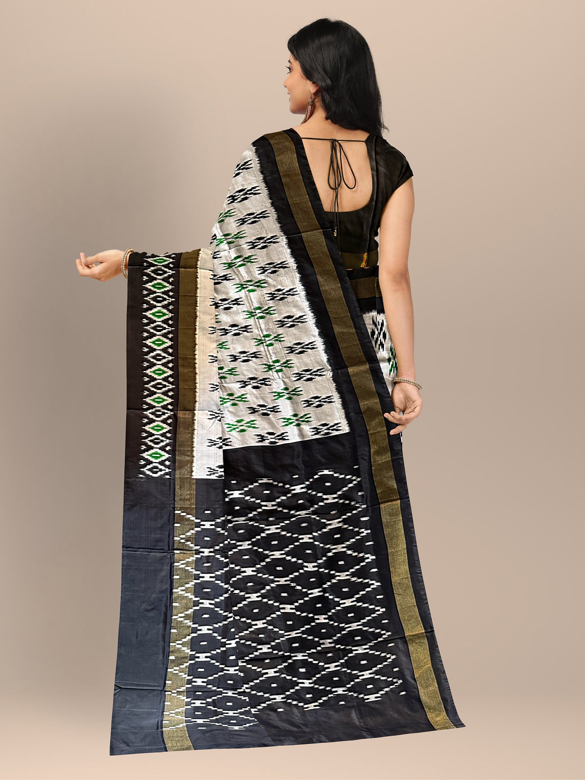 Pochampally Pattern Grey and Black Pochampally Pure Silk Handloom Saree in Ikkat Pattern ...