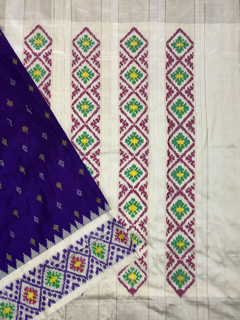 Purple and Beige Pochampally Pure Silk Handloom Saree in Ikkat Pattern